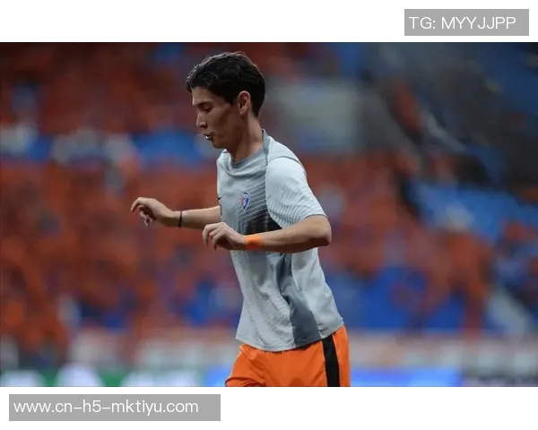 山东泰山半场落后云南玉昆侯永永头球破门克雷桑李源一错失良机